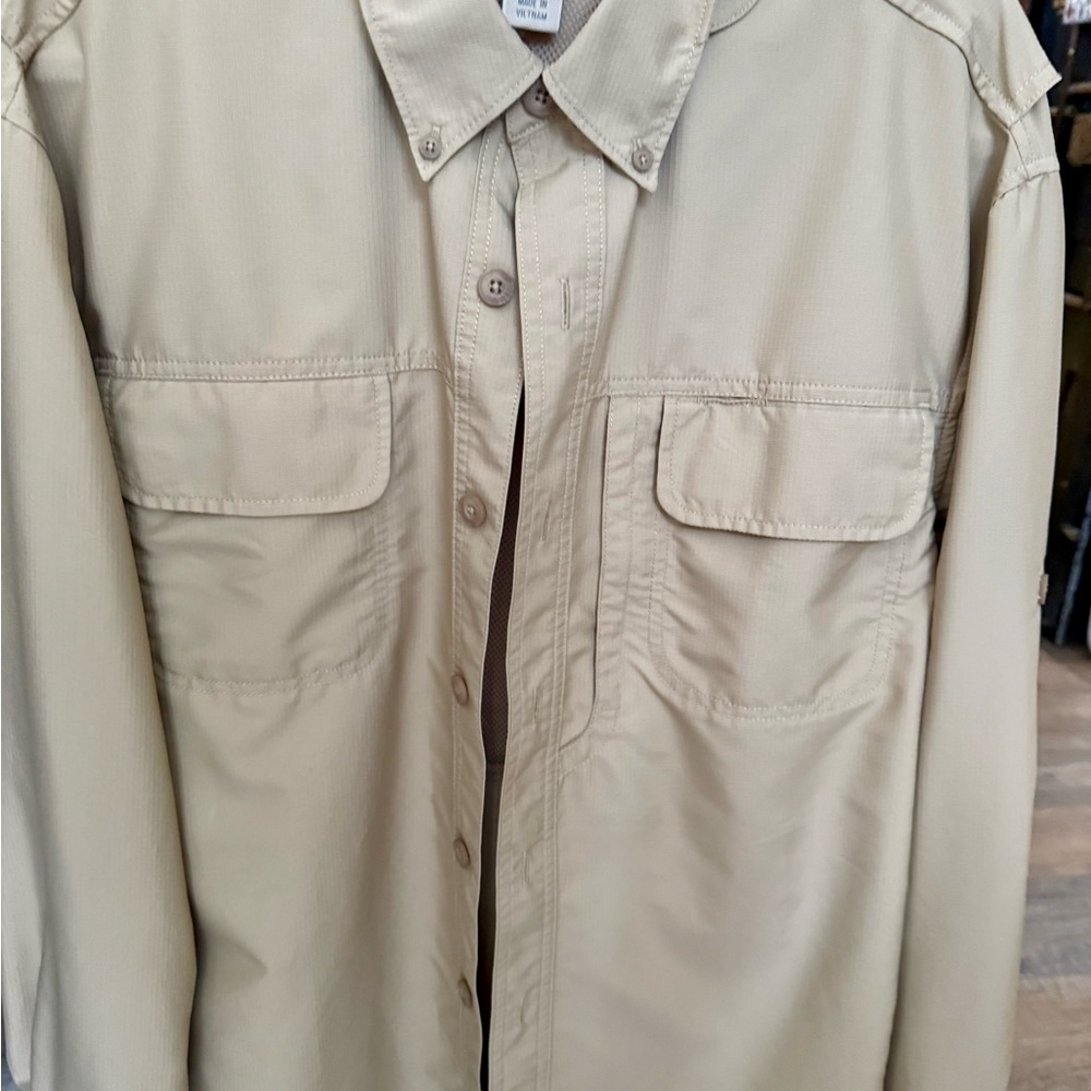 Duluth Men's kkaki tan light weight fishing style long sleeve button up shirt
